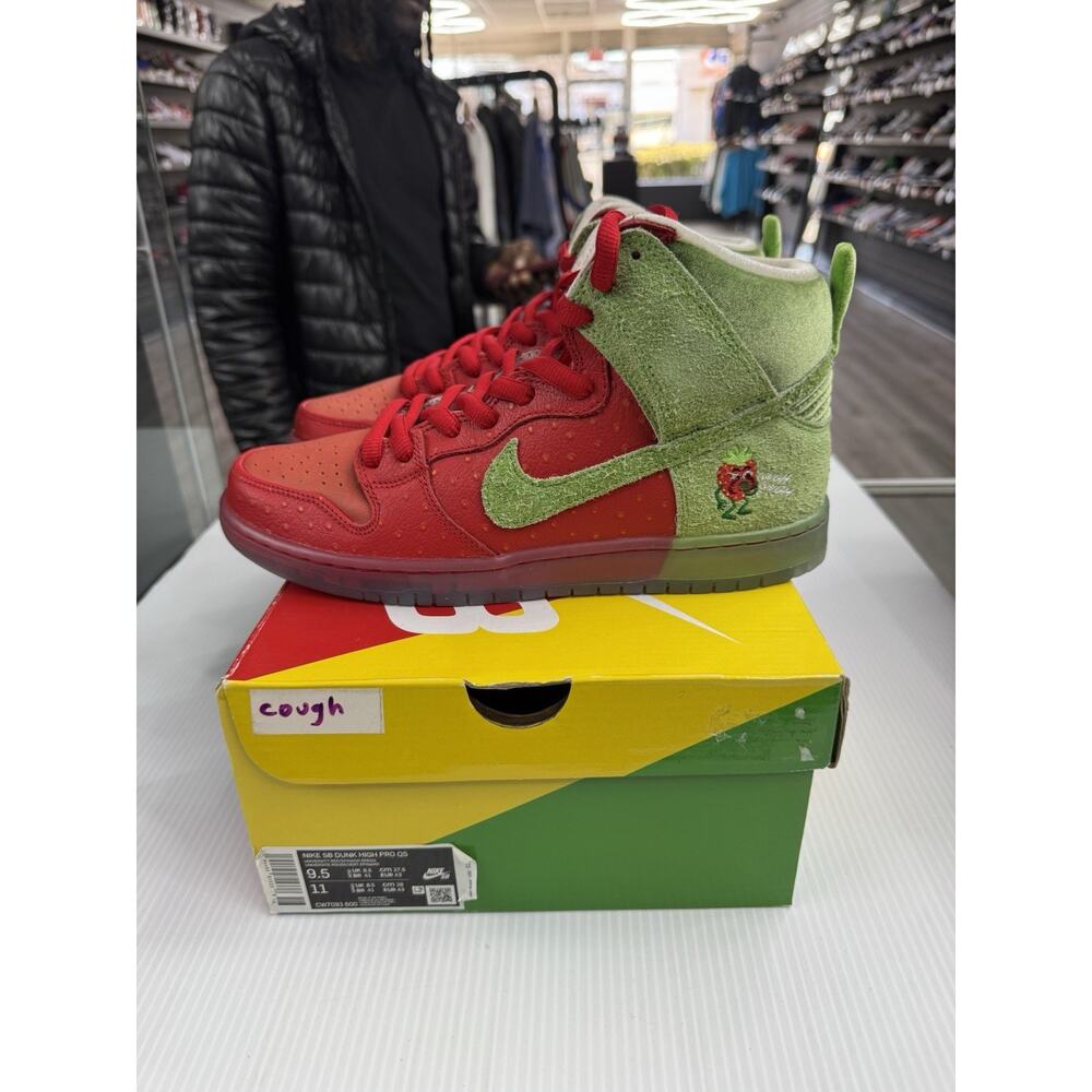 Size 9.5 - Nike SB Dunk High Pro QS Strawberry Cough Red/Green CW7093-600 2021